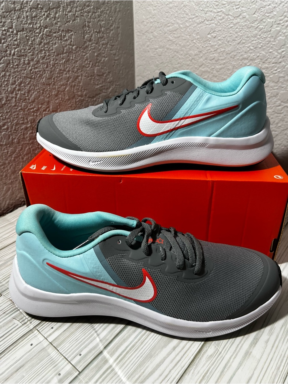 Nike Star Runner 3 GS Kids youth Running Shoes sneakers Gray Aqua Red Size 6.5Y